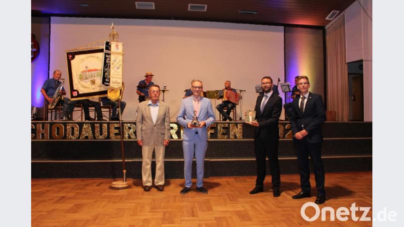 Der 33. Chodauer Heimattag war gleichzeitig der letzte. Im Bild (von links): Josef Moder, Vorsitzender des Chodauer Heimatausschusses, Waldsassens Bürgermeister Bernd Sommer, Chodovs Bürgermeister Patrick Pinzinger und sein Stellvertreter Ludek Soukoup. Bild: hmr