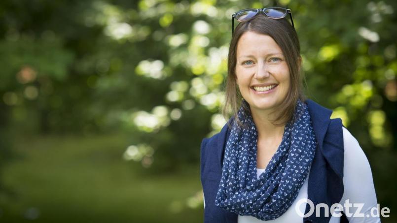 Kathrin Karban-Völkl ist Religions- und Gestaltpädagogin und als freiberufliche Referentin in der Bildungsarbeit tätig. Bekannt ist sie in der Region auch als Autorin des Buches „Entrümple und lebe“. Weitere Informationen auf www.diewortmacherei.de. Bild: Karban-Völkl/exb