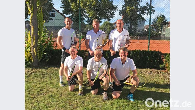 Für die Herren 40 II des TC Tirschenreuth spielten (stehend von links) Markus Lange, Justus Fiedler und Spielführer Harald Schedl sowie (vorne von links) Robert Wameser, Klaus Hültner und Franz Schuller. Bild: kro