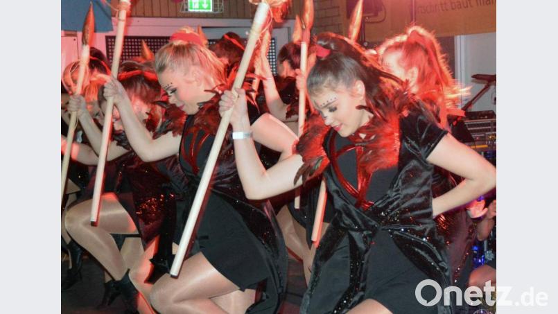 Mit ihrem Tanz, mit dem sie schon im Fasching und beim Kulturball in Pilsen rauschenden Beifall erhielten, bewarben sich die Tänzerinnen der Ü15-Garde für den Jugend-Kulturförderpreis des Bezirks Oberpfalz 2020. Bild: wel