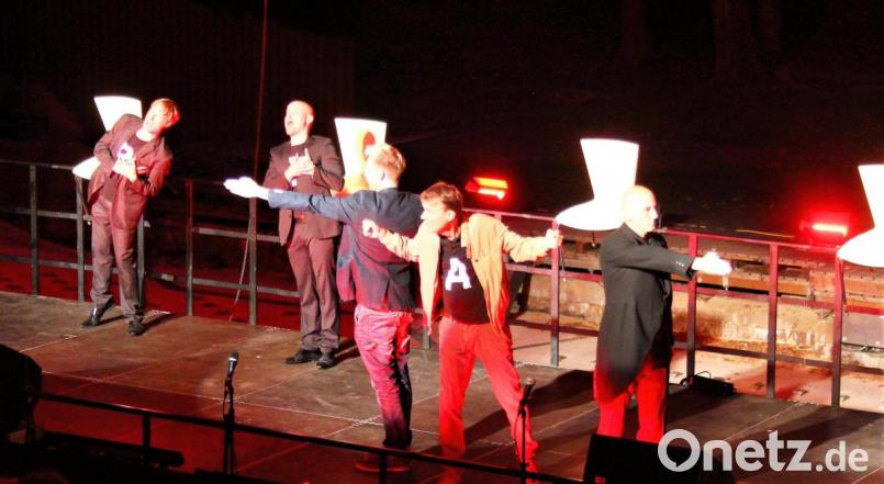 Theater, Aufklärung und Unterhaltung - das bot das Ensemble des Metropoltheaters München auf der Luisenburg-Bühne. Bild: stg