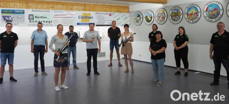 Die tschechische Delegation mit den Bürgermeister(innen) aus Bad Königswart, Altwasser und Velka Hledsebe war begeistert von den Möglichkeiten, die vom Organisationsteam des Mähringer Schützenvereins angeboten wurde. Bild: Dieter Beer/exb