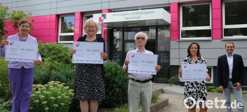 Über die großzügige Spende freuten sich die Geber genauso wie die Empfänger (von links): Werkvolk-Vorstand Dagmar Kierner, Marianne Gutwein (SkF), Bernhard Saurenbach (Amberer Tafel), Kathrin Morgenstern (OTH) sowie Werkvolk-Vorstand Wolfgang Erb. Bild: gf