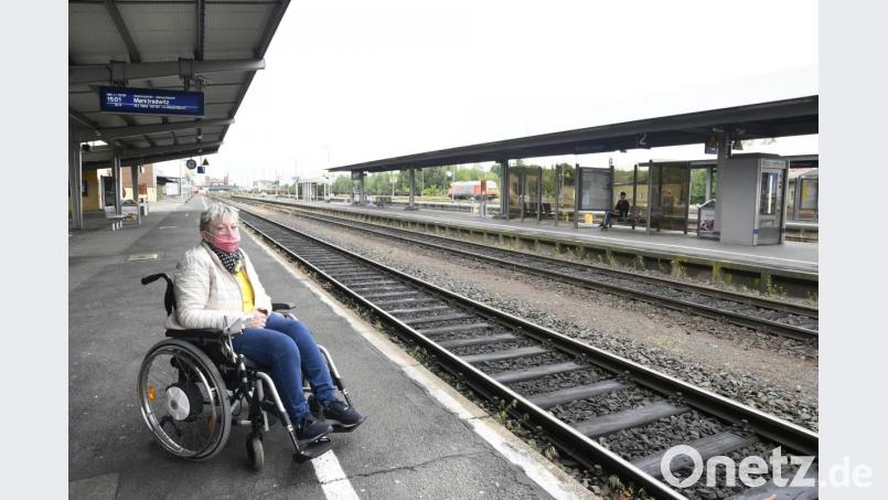 Endlich einen barrierefreien Bahnhof Weiden: Mit diesem Wunsch ist die Weidenerin Anneliese Scharnagl nicht allein. Archivbild: Petra Hartl