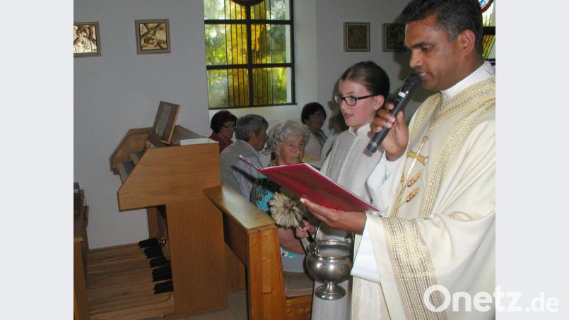 Vor vier Jahren wurde für die Kapelle in Fuhrmannsreuth eine neue Orgel angeschafft, die Pater Joy im Rahmen des Festgottesdienstes zum 25jährigen Bestehens des Vereins segnete. Bild: ld