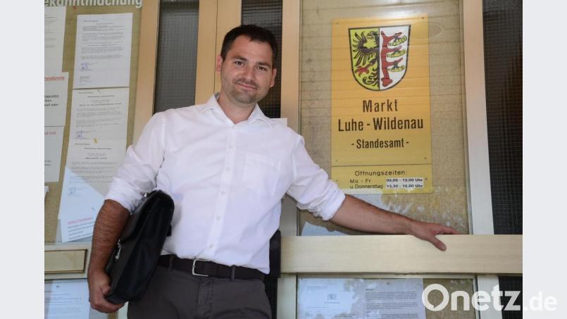 Seit 1. Mai 2020 ist Bürgermeister Sebastian Hartl im Amt. Er ist der erste hauptamtliche Bürgermeister des Marktes Luhe-Wildenau. Bild: bey