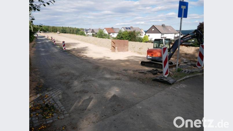 Die Tiefbauarbeiten zur Erschließung der sechs Bauparzellen in der Muttonestraße sind in vollem Gange. Bild: hmr