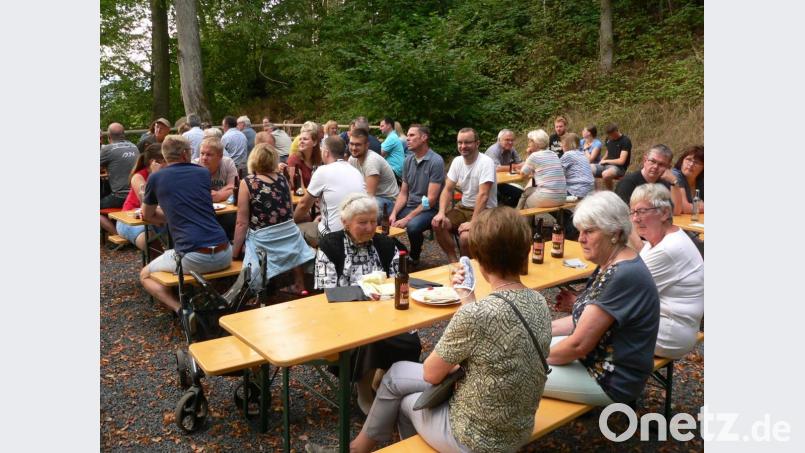 Zu einem Bierkellerkonzert auf dem Koppelberg hatte LuhKulTour eingeladen. Die Besucher waren sehr angetan von der schottischen Musik. Bild: mh