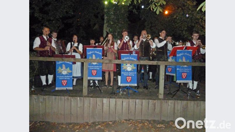 Die öffentliche Probe der Birgländer Musikanten und der Kapelle „In oiner Dur“ mündete am Samstagabend im Pamler-Wirtsgarten im gemeinsam gespielten „Böhmischen Traum“. Bild: mag