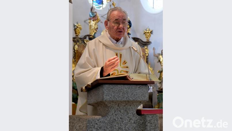Das Kirchweihfest 2020 wird nur in beiden Gotteshäusern gefeiert. Heimatpriester Pater Leo Beck feiert mit den Gläubigen in der Pfarrkirche St. Johannes der Täufer. Bild: le