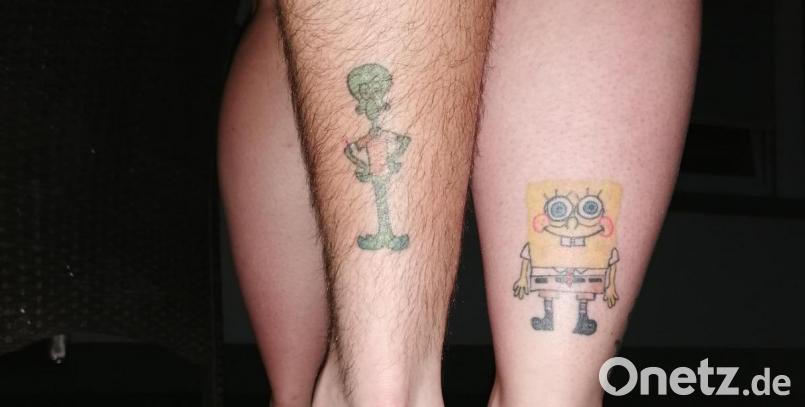 Johannes und Jasmin Prem haben Thaddäus Quentin Tentakel und Spongebob Schwammkopf auf dem rechten Hinterfuß tätowiert. Bild: Rötzer