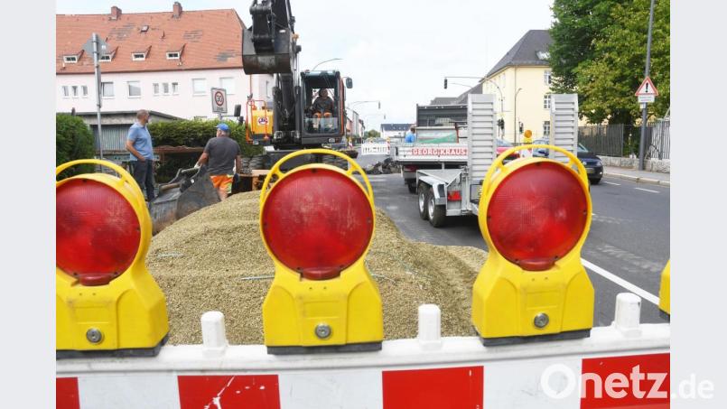 Bis Ende der Woche werkeln die Stadtwerke in der Frauenrichter Straße. Bild: Gabi Schönberger