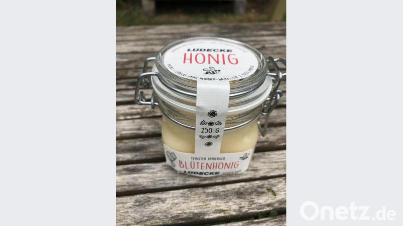 So kann Nachhaltigkeit auch aussehen: In Zusammenarbeit mit dem Bienenzuchtverein Sulzbach-Rosenberg entstand auf der firmeneigenen Streuobstwiese, dem Thomasgarten, Blütenhonig. Bild: ero