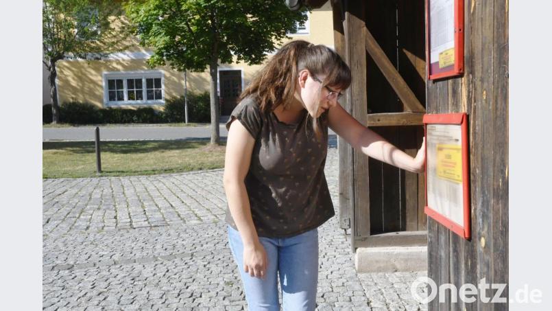 Bei Anna Weiß (16) aus Neudorf war die Verwunderung groß, als der Busfahrer sie auf einmal nicht mehr nach Weiden mitnehmen wollte. Jetzt ist klar: Schuld ist eine neue vertragliche Regelung. Bild: Gabi Schönberger