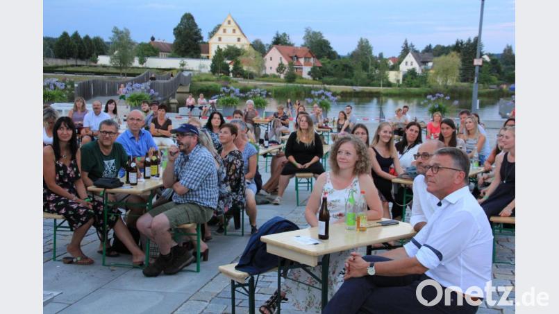 Rund achtzig Besucher lockte der Fichtelgebirgskrimi &quot;Siebenstern&quot; am Freitagabend auf den Platz am See. Bild: kro
