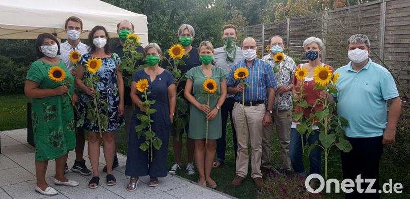 Die „Grünen“ achteten bei der Hauptversammlung auf die Hygienevorschriften. Das Bild zeigt von links: Renate Kersting-Tschirpanliew, Benedikt Nößner, Christine Langbein, Paul Groß, Marion Juniec-Möller, Frank Möller, Franziska Wünsch, Benjamin Quaas, Christoph Beck, Wolfgang Rösel, Constanze Schuhmann und MdB Stefan Schmidt. Bild: Christina Wolf/exb