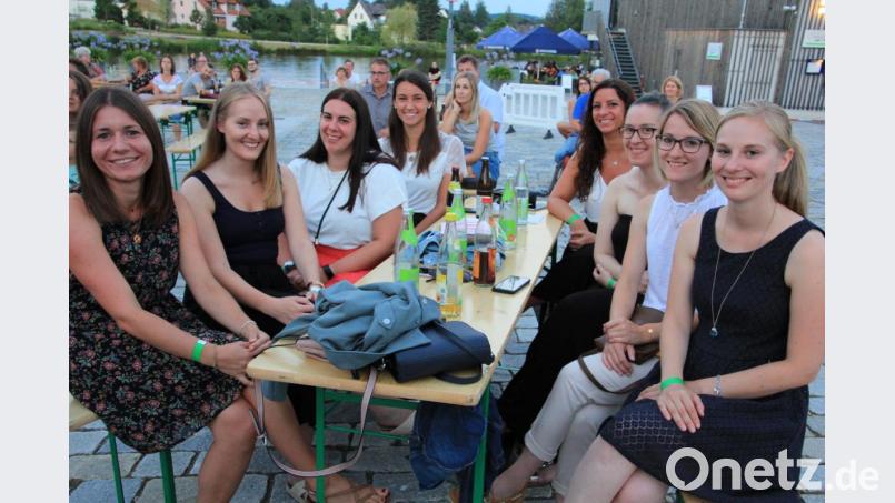 Auffallend viele weibliche Fans wollten den Fichtelgebirgskrimi &quot;Siebenstern&quot; sehen. Bild: kro