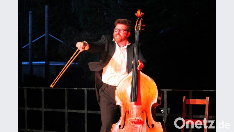 Franz Josef Strohmeier glänzte mit einer brillanten Adaption von „Der Kontrabass“. Bild: stg