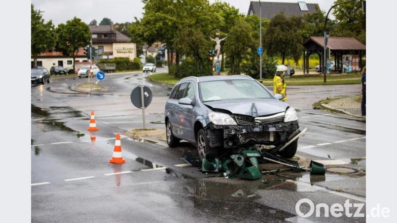 Am Auto entstand laut Polizei ein Schaden in Höhe von etwa 5000 Euro. Bild: dmra