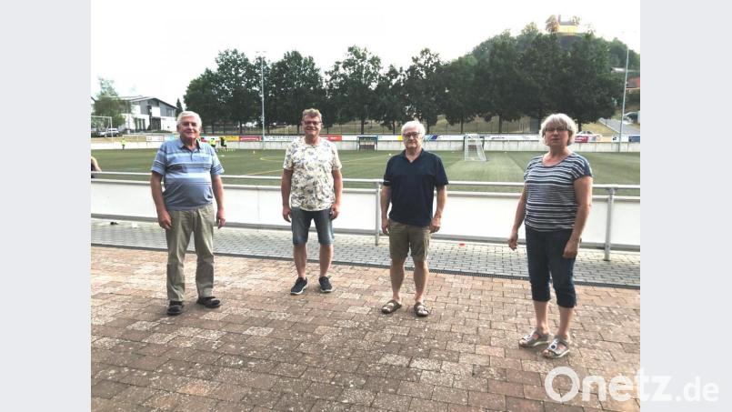 Mit diesem Vorstand mit Kassenverwalter Karl Schmidt, Vorsitzendem Hubert Hösl, zweiten Vorsitzendem Hans Dütsch und Schriftführerin Sonja Reichold (von links) geht der Verein SolarPARKstein e.V. in die letzten Jahres seines Bestehens vor der Auflösung im Jahr 2023. Bild: bey