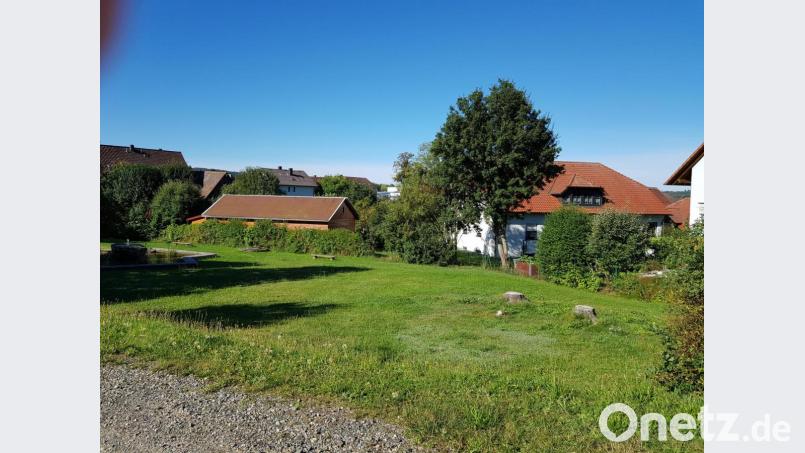 Zu den Akten legte der Gemeinderat das Projekt „Kräutergarten am Ortseingang von Moosbach“. Dieser sollte im hinteren Teil der Anlage entstehen. Bild: gi