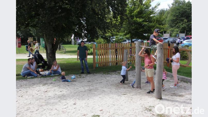 Der Kinderspielplatz vor dem Geschichtspark war stark frequentiert. Bild: kro