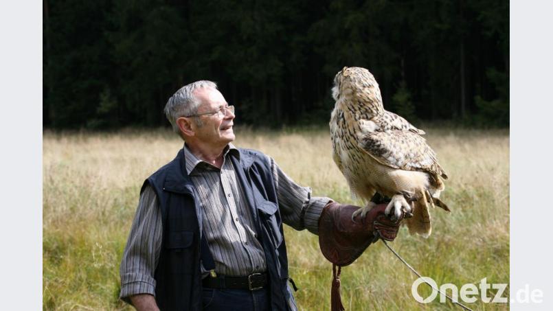 Hubert G. Schmid mit einem nordischen Uhu. Bild: Hubert G. Schmid