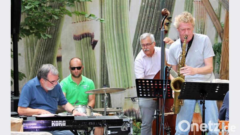 &quot;All Blues&quot; von Miles Davis im Sechsachteltakt ist in ihrem Repertoire: Uli Wähner (Piano), Max Gellfart (Schlagzeug), Michael Scherer (Bass) und Markus Strobl (Saxophon) sind Leroy Liqueur. Bild: Williamson, Dagmar
