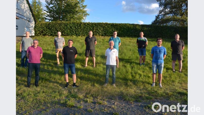 Neu gewählt wurde das Funktionsteam des SV Pechbrunn-Groschlattengrün. Im Bild (von links) Thomas Döhler, Günter Geiler, Werner Müller, Markus Renner, Thorsten Riedl, Ludwig Hecht, Rene Groke, Frank Gauter, Marco Fischer und Ehrenamtsbeauftragter Roland Zeitler Bild: jr