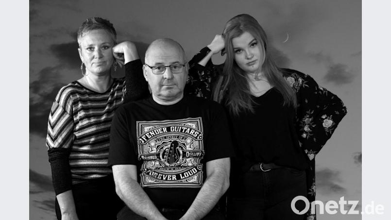 Sabine Kreiner, Reiner Wild, Lotte Kreiner (von links) treten am 11. September im Amberger Stadttheater auf. Bild: Reiner Wild/exb