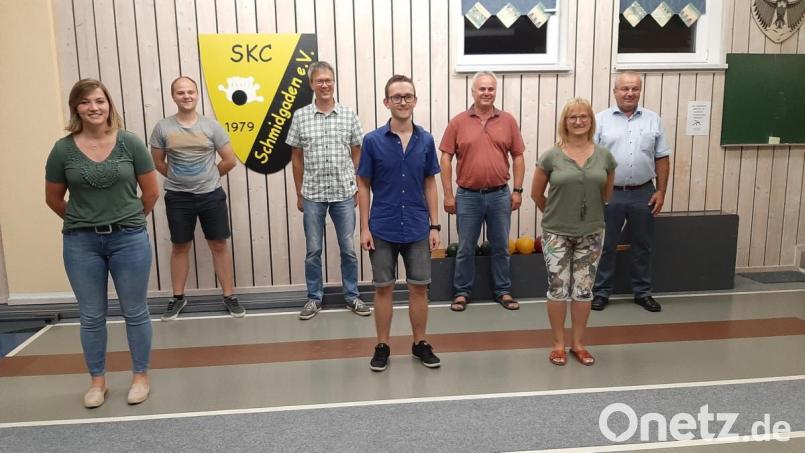 Dem neuen Vorstand des Kegelclubs gehören Marie Gradl, Tobias Braun, Gerhard Müller, Robert Kraus, Josef Piehler und Martina Meier (von links) an. Mit im Bild: Bürgermeister Josef Deichl (rechts) Bild: ral