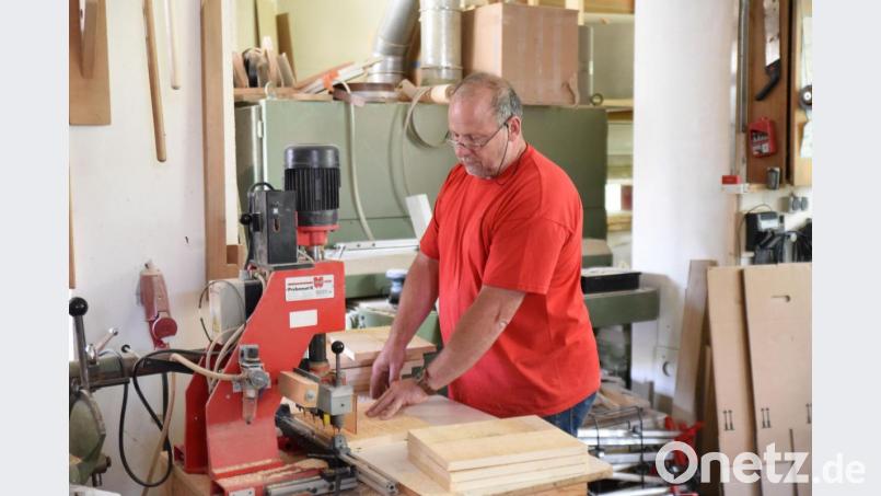 Im Einsatz für Fledermäuse: Ingolf Miny. Bild: Tobias Schwarzmeier