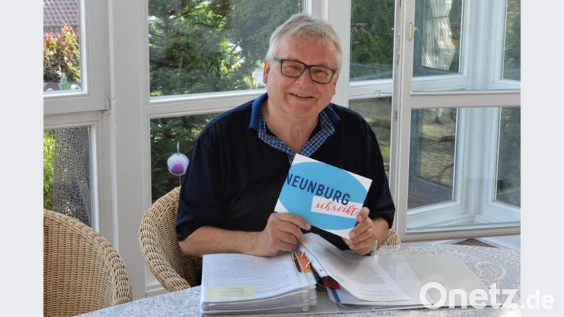 Hans Fischer freut sich über eine rege Beteiligung an der vom Kunstverein Unverdorben angebotenen Aktion &quot;Neunburg schreibt&quot;. Bild: lg