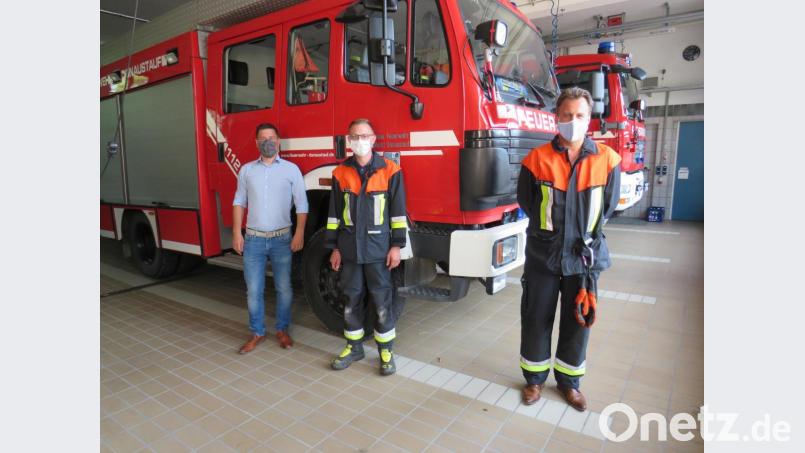 Von links: Zweiter Bürgermeister Wolfgang Weigert, Kommandant Christopher Möck und Vorsitzender Tobias Müller. Bild: Seidl