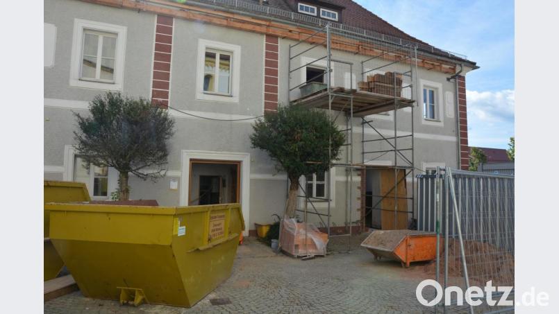 Ab Mitte September beginnen im Außenbereich die Arbeiten zur Trockenlegung des Mauerwerks. Bild: jr