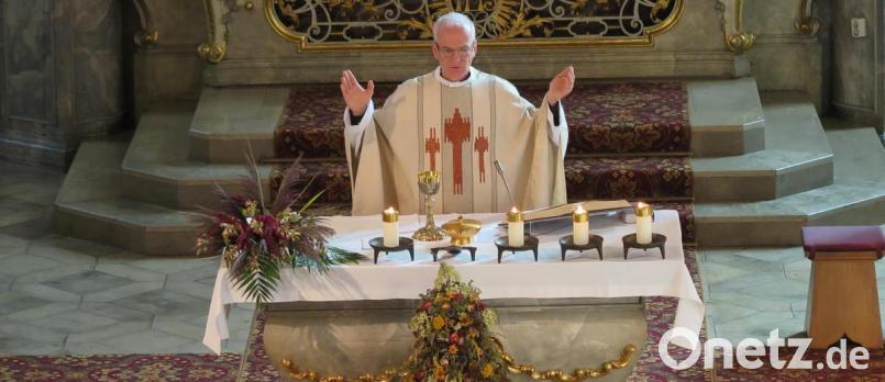 „Wir brauchen viel Mut in dieser schwierigen Zeit“ betonte Pater Joachim Richter beim Gottesdienst in der Stadtpfarrkirche. Bild: jzk