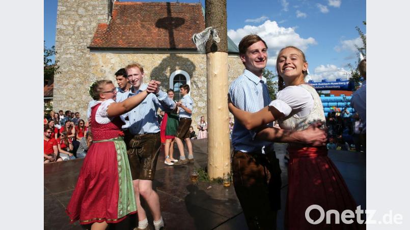 Tänze, Stimmung, Trachten und gute Laune, so soll eine Kirwa (wie hier in Leinhof anno 2017) sein – wenn nicht Corona dazwischenfunkt. Archivbild: Bernd Müller