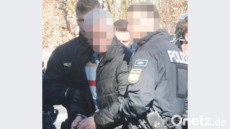 Oleksandr alias Marian alias Michael: Der Angeklagte mit den vielen Pässen war 2018 schon einmal als Zeuge in Weiden. Er wurde unter höchsten Sicherheitsvorkehrungen aus Österreich vorgeführt. Bild: Archivbild: Schönberger