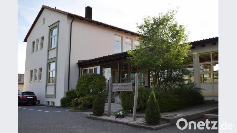 Die Gemeinde Trausnitz befürchtete, dass mit dem Abzug der Kombiklasse 3/4 nach Pfreimd auf längere Sicht der Schulstandort Trausnitz angezählt ist. Nun ist sicher: Nebend er Kombiklasse 1/2 bleibt 3/4 in Trausnitz. Bild: bnr