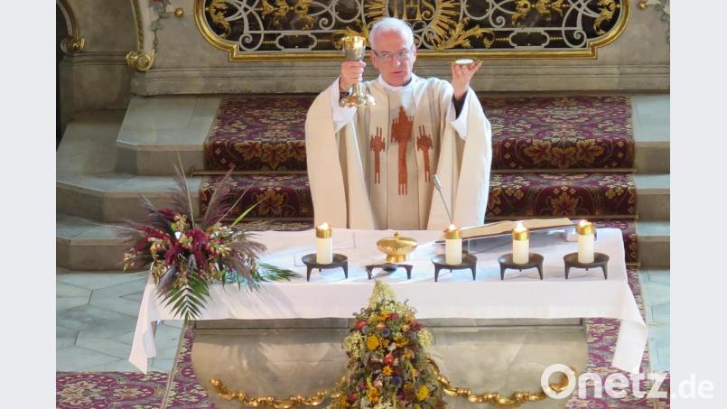„Wir brauchen viel Mut in dieser schwierigen Zeit“ betonte Pater Joachim Richter beim Gottesdienst in der Stadtpfarrkirche. Bild: jzk