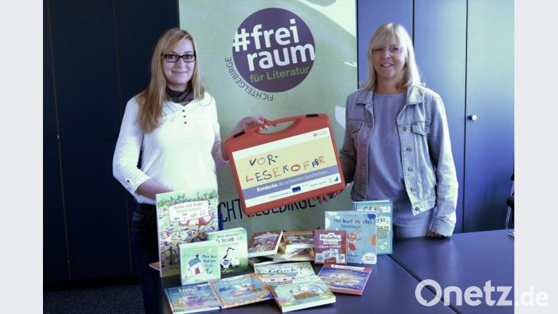 Bianca Richter, Bildungskoordinatorin für Neuzugewanderte (links), zusammen mit Integrationslotsin Elisabeth Golly. Bild: LRA Wunsiedel/exb