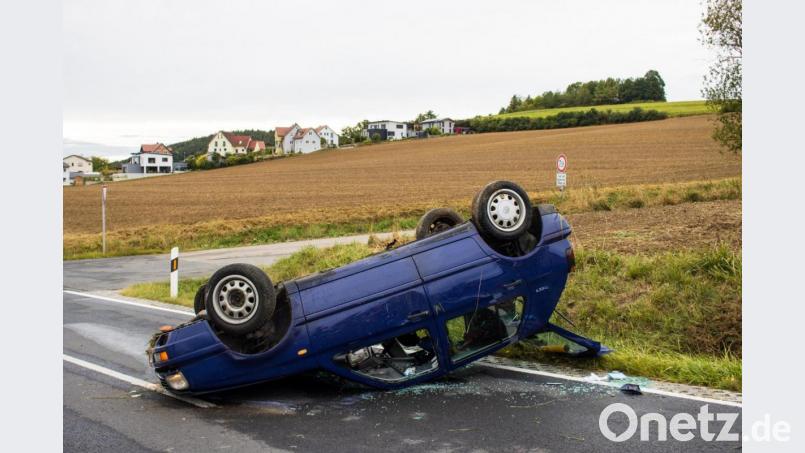 Am Unfallwagen entstand Totalschaden in Höhe von etwa 5000 Euro. Bild: dmra