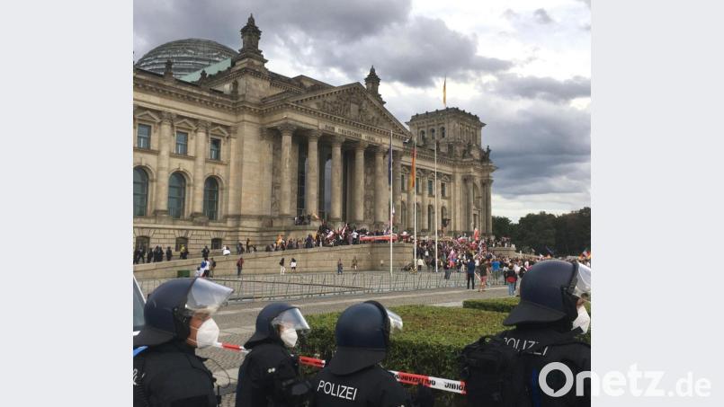 An den Protesten gegen die Corona-Regeln in Berlin sollen drei bayerische Polizisten teilgenommen haben - auf Seiten der Demonstranten. Bild: Lukas Dubro/dpa