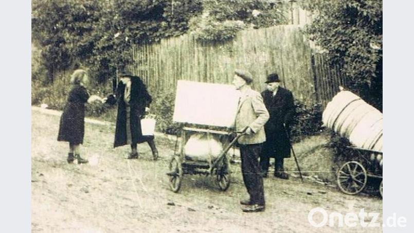 Diese Abschiedsszene zeigt einen Moment während der Vertreibung eines älteren Ehepaares in Tachau. Bild: Franz Vcelak