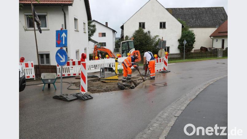 Unsachgemäßer Leitungsbau ist die Ursache für die Reparaturmaßnahme. Teilweise ist die Ortsdurchfahrt inzwischen wieder passierbar. Bild: akp