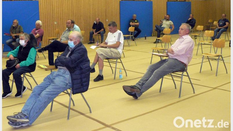 Corona bedingt herrschen in der Jagdversammlung der Jagdgenossenschaft Kirchenthumbach andere Rahmenbedingungen. Die Versammlung findet diesmal in der Turnhalle statt. Bild: lep