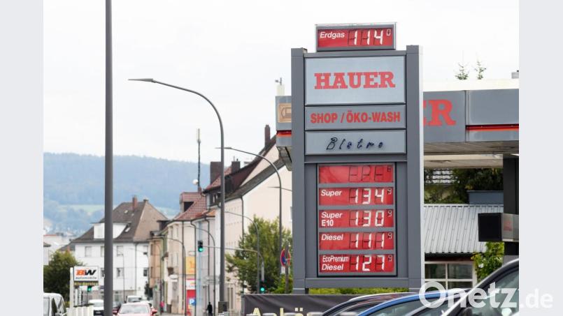 Die Stadtwerken haben nach Jahren erstmals den Preis an der einzigen Erdgastankstelle der Region um 3 Cent auf 1,14 Euro gesenkt. Bild: Gabi Schönberger