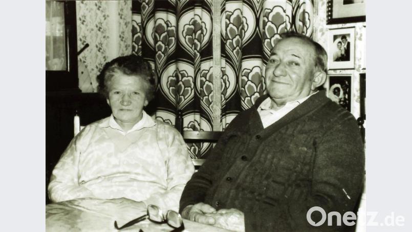 Emma und Josef Schreml in ihrem Haus am Marienplatz. Repro: exb