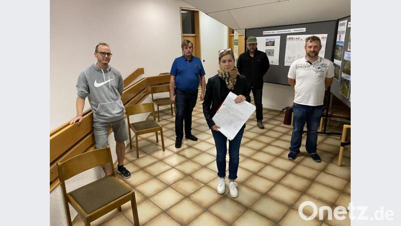 Der Bürger soll entscheiden: Florian Jakob, Gerd Reinl, Christina Kick, Günter Faltermeier und Markus Pentner (von links) sind die Initiatoren des Bürgerbegehrens „Granit-Erlebniszentrum am Standort Burgweiher“. Bild: Eichl