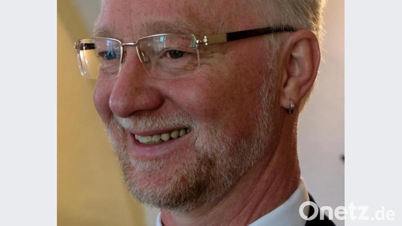 Pfarrer Wilfried Römischers Sonntagspredigten werden im Internet übertragen. Vor allem die Bewohner des Seniorenheimes „ Am Reiserwinkel" freuen sich darauf. Dem Pfarrer geht es darum, mit allen seinen Schäfchen trotz Corona irgendwie in Kontakt zu bleiben. Bild: le